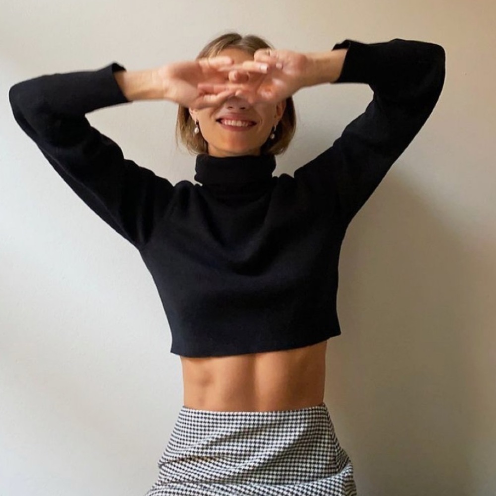 Wilfred Aritzia Rebecca Turtleneck Sweater in Black size XS Cropped Merino Wool